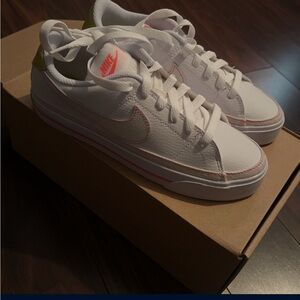 Women’s Nike shoes